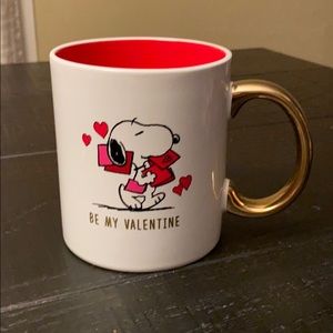 Peanuts Snoopy be my valentine mug red inside